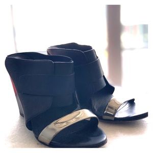 9 M VINCE leather open toe mule slide wedge heel